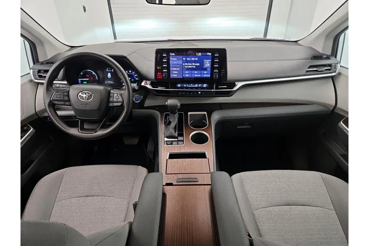 $36998 : Toyota Sienna 2024 LE 8-Pass image 9