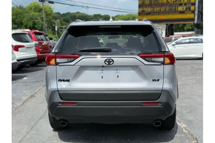 $20995 : 2021 RAV4 XLE image 9