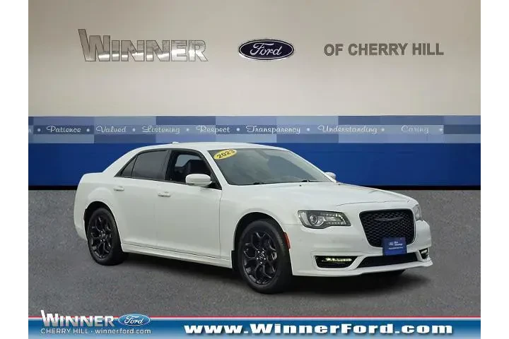 $29588 : Chrysler 300 2023 AWD Tourin image 1