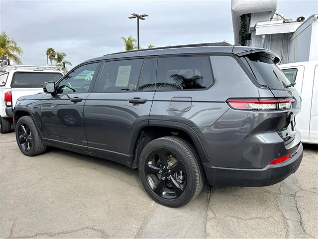 $28477 : 2022 Grand Cherokee L Altitude image 4