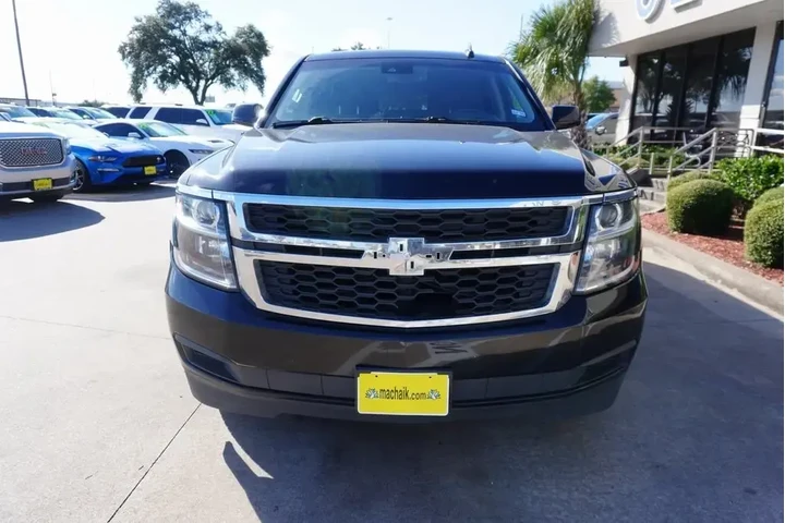 Chevrolet Suburban 2019 4x2 image 2