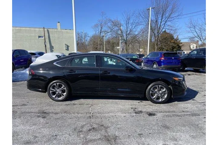 $27487 : Honda Accord Hybrid 2025 EX- image 2