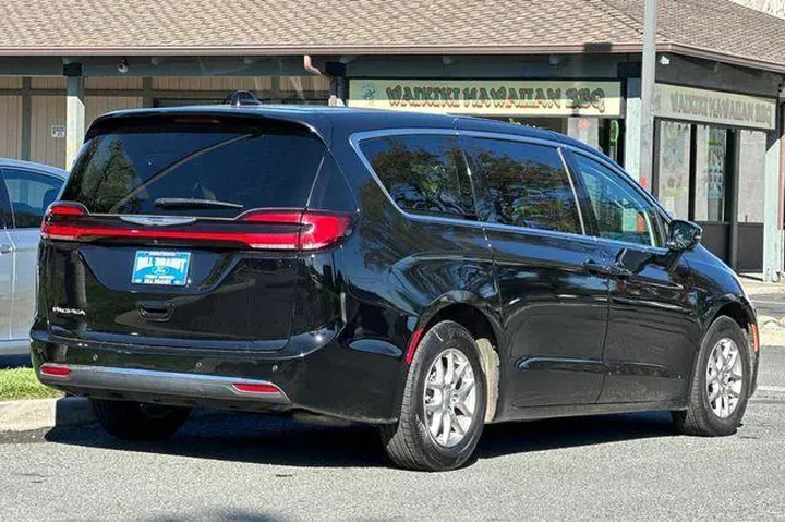 $27250 : Chrysler Pacifica 2024 Touri image 3