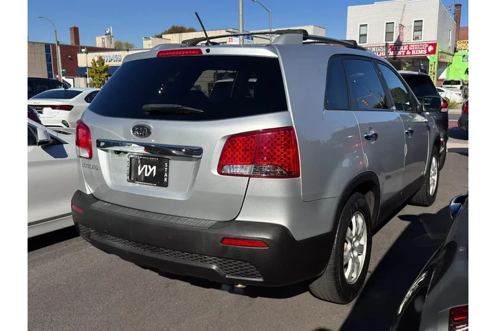 $5895 : Kia Sorento 2012 AWD LX 4dr image 4