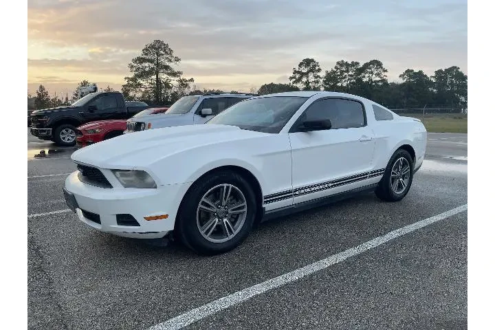 $8889 : Ford Mustang 2012 V6 Premium image 4