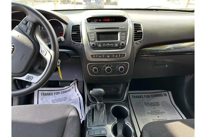 $8500 : 2015 KIA SORENTO2015 KIA SORE image 9