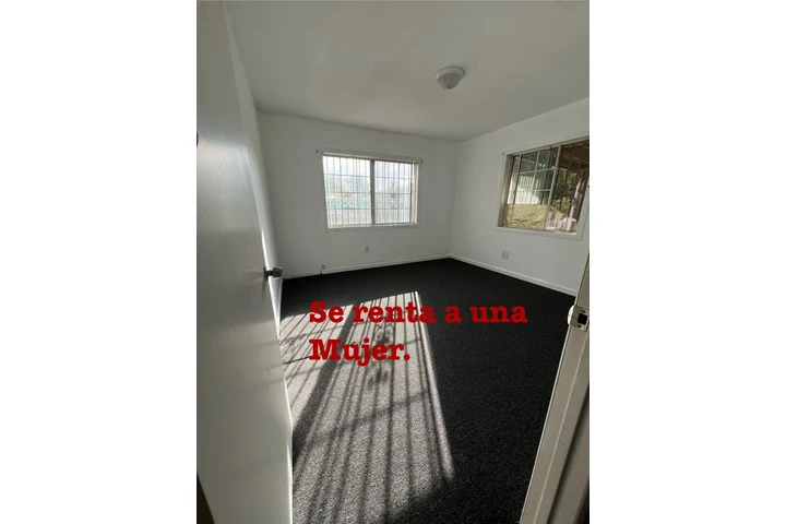 $800 : se renta un Cuarto image 1
