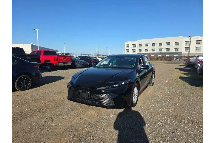 $33900 : Toyota Camry 2026 LE 4dr Sed image 3
