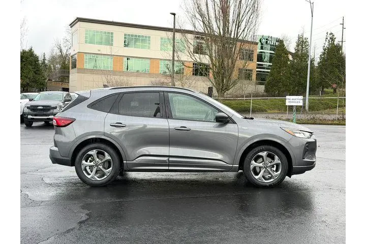 $19995 : Ford Escape 2024 ST-Line 4dr image 2