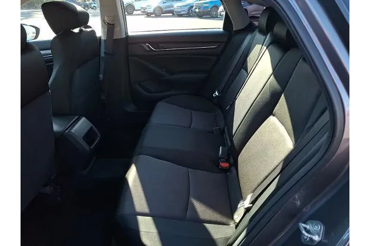 $17788 : Honda Accord 2018 LX 4dr Sed image 10