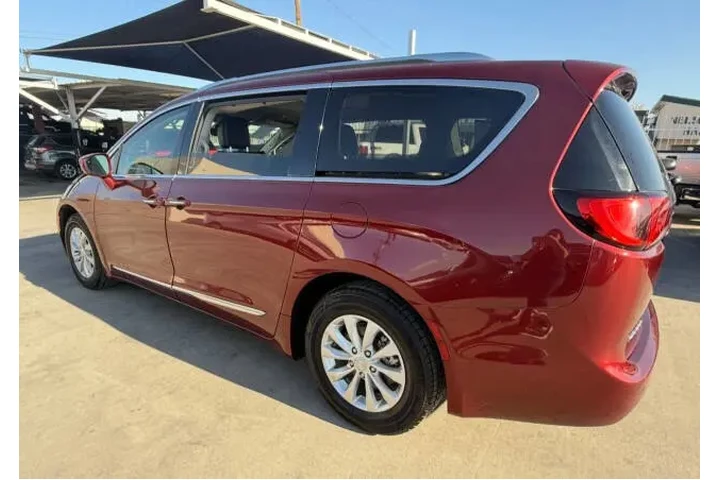 $12900 : 2018 Pacifica image 3