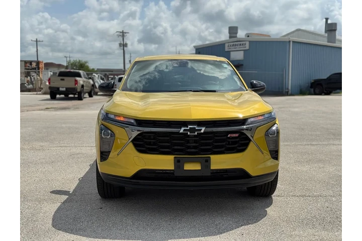 $26998 : 2025 Trax 1RS image 2