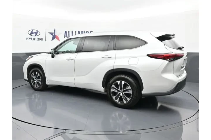 $31956 : Toyota Highlander 2022 XLE 4 image 5