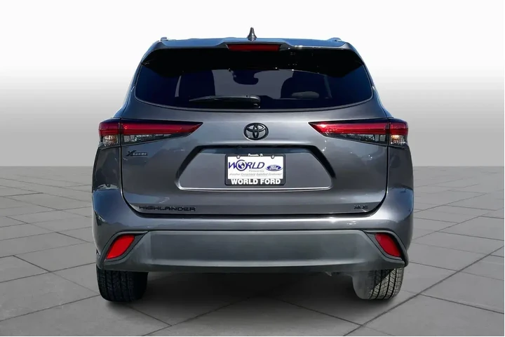 $37989 : Toyota Highlander 2023 L 4dr image 4