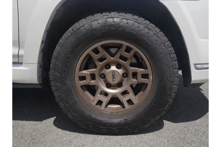 $30450 : Toyota 4Runner 2016 4x4 SR5 image 10