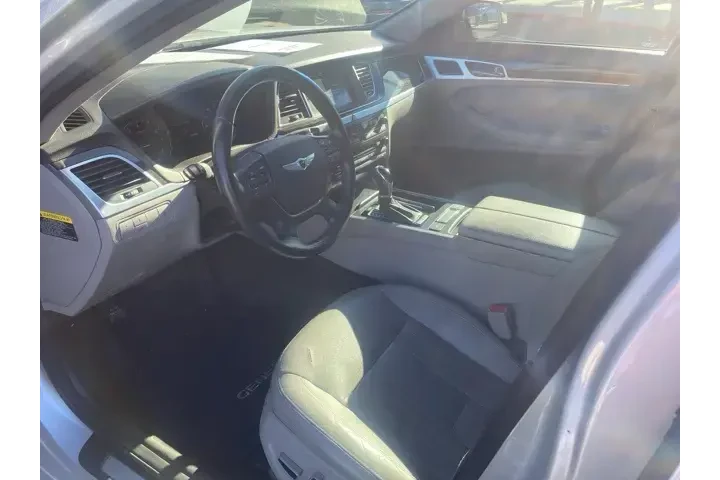 $11611 : Hyundai Genesis 2016 3.8L 4d image 9