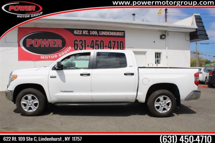 $32995 : Used 2017 Tundra 4WD SR5 Crew image 5