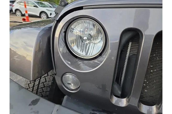 $15600 : Jeep Wrangler 2014 4x4 Sahar image 5