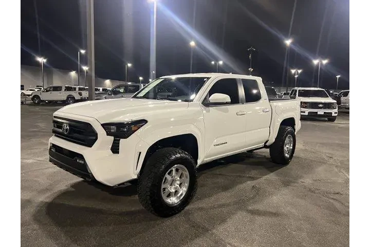 $38999 : Toyota Tacoma 2024 4x4 SR5 4 image 1