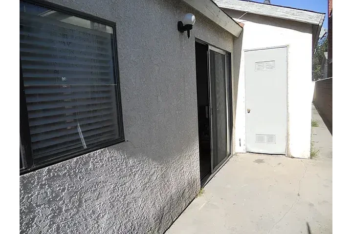 $2500 : Stuning home in lawndale image 6
