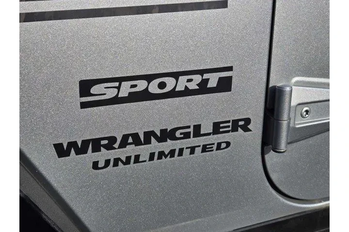 $25493 : Jeep Wrangler Unlimited 2016 image 9