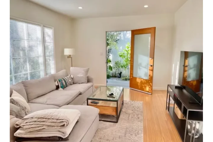 $3600 : 12114 Ohio Ave, Los Angeles CA image 5