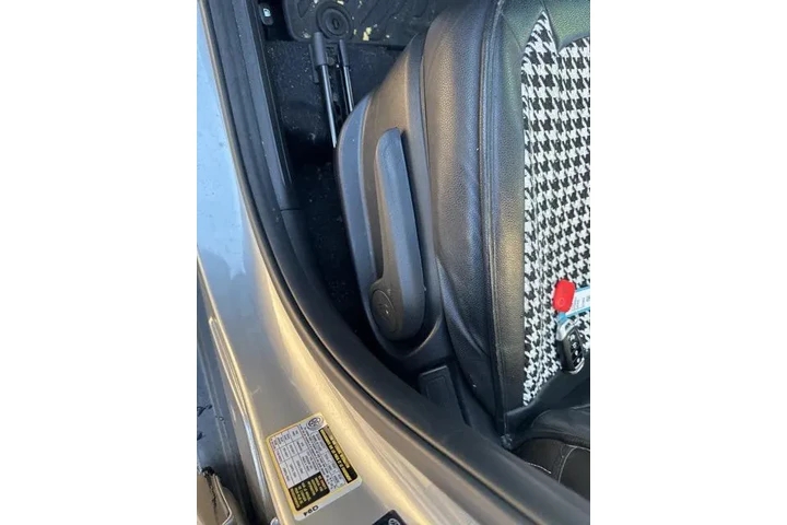 $19500 : Hyundai VENUE 2024 SEL 4dr C image 5