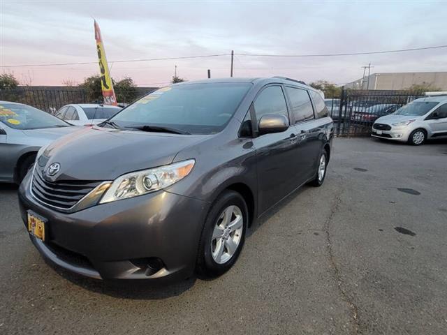 $10899 : 2012 Sienna LE 7-Passenger Au image 5