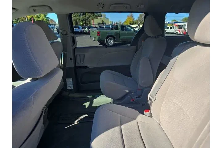 $22995 : Toyota Sienna 2017 LE 7-Pass image 8