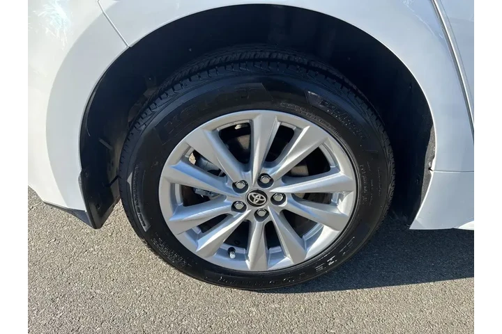 $20562 : Toyota Corolla Hatchback 202 image 10