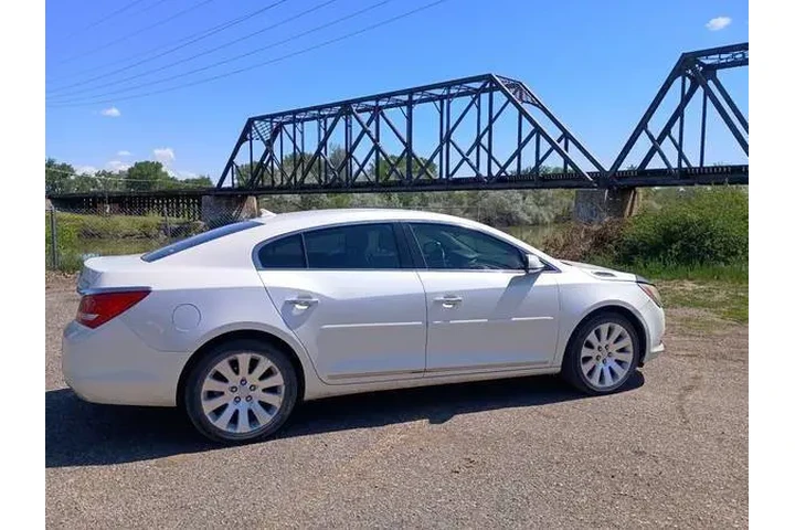 $9800 : 2014 LaCrosse Premium I image 4