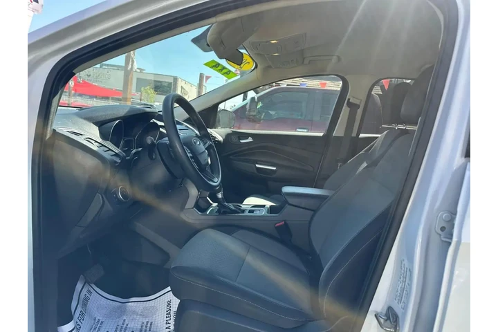$8000 : 2017 FORD ESCAPE2017 FORD ESC image 6