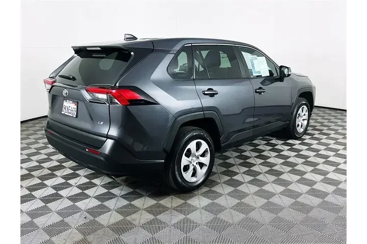 $27500 : Toyota RAV4 2024 LE 4dr SUV image 7