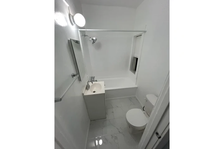 $1500 : 1317 Fedora St Los Angeles image 4