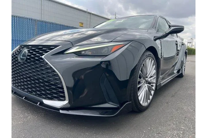 $32994 : Lexus IS 300 2023 4dr Sedan image 9