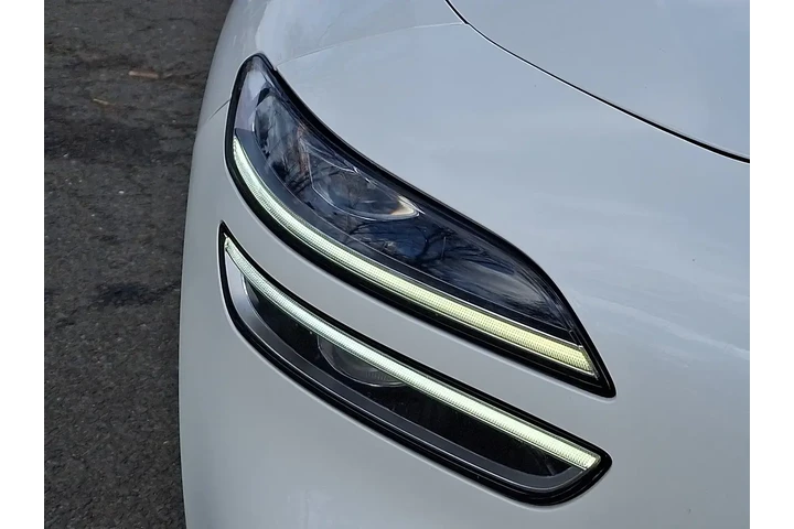 $23995 : Genesis G70 2023 2.0T 4dr Se image 10