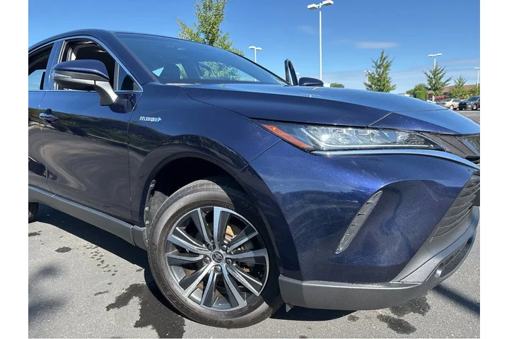 $25979 : 2021 Venza image 6