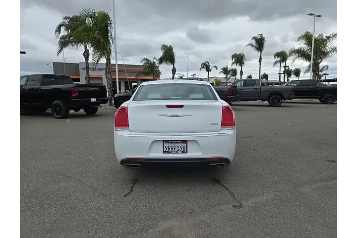 $28998 : Chrysler 300 2023 Touring 4d image 6