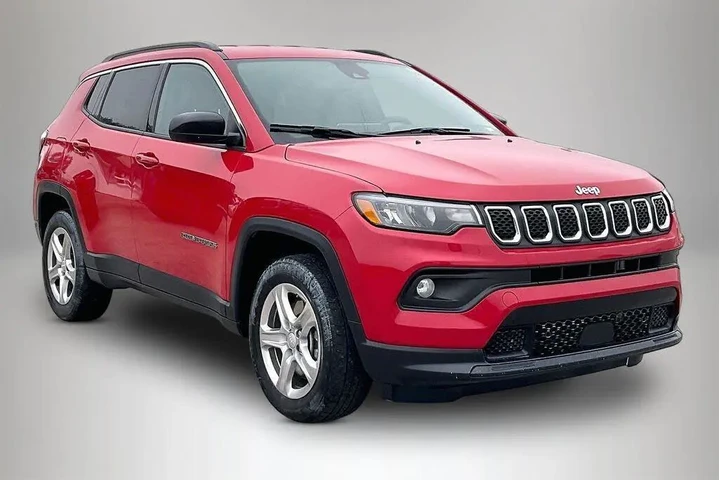 $18099 : Jeep Compass 2024 4x4 Latitu image 1