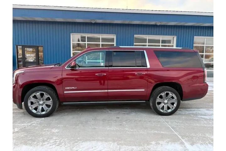 $10990 : 2016 GMC Yukon XL Denali image 1