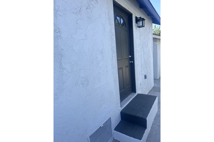 $2100 : Se Renta Casa en LA zip 90015 image 3