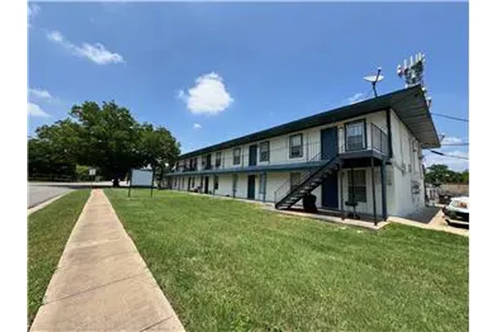 $675 : Rental property with 1 bedro image 1