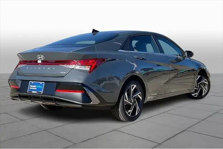 $25699 : Hyundai ELANTRA Hybrid 2025 image 10