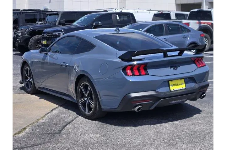 $31991 : Ford Mustang 2025 EcoBoost 2 image 8