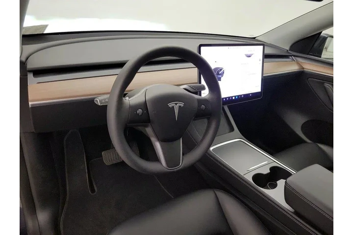 $38998 : Tesla Model Y 2024 AWD Long image 10