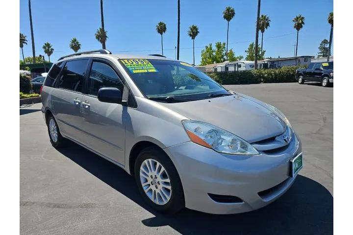 $10995 : 2010 Sienna LE 7-Passenger image 4