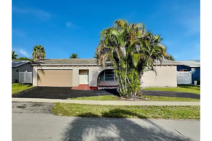 $2530 : 3 Bedroom house in Kendall image 1