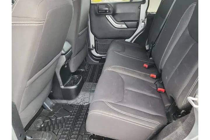 $14988 : Jeep Wrangler Unlimited 2014 image 9