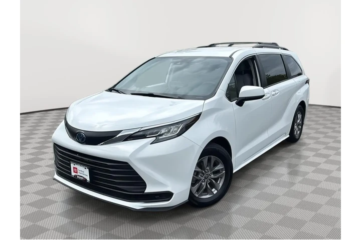 $37788 : Gold Certified 2022 Sienna LE image 1