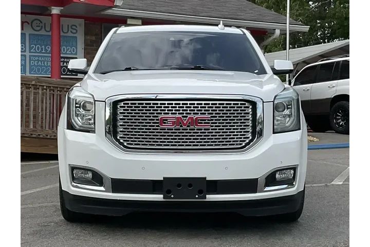 $17485 : GMC Yukon 2015 4x2 Denali 4d image 2